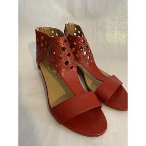 Comfortveiw Red sandals. Zip Up Back.